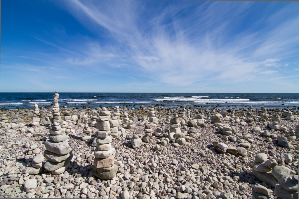 Staplade stenar och stentorn på Ölands Norra udde